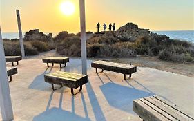 מלון חוף נחשולים